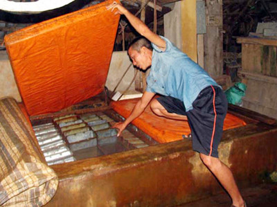 Một cơ sở sản xuất đá tại Xuân Phương, Từ Liêm, Hà Nội