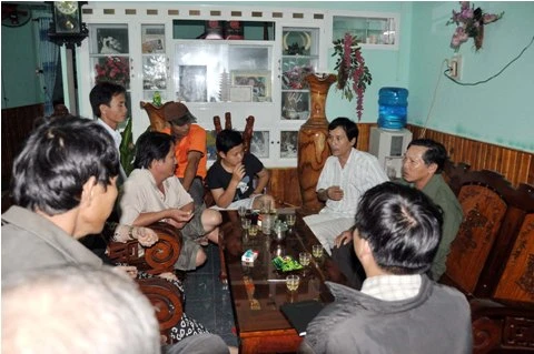 Gia đình anh Thức đang rất hoang mang lo sợ trước thông tin anh có chiếc lư hàng tỉ đồng