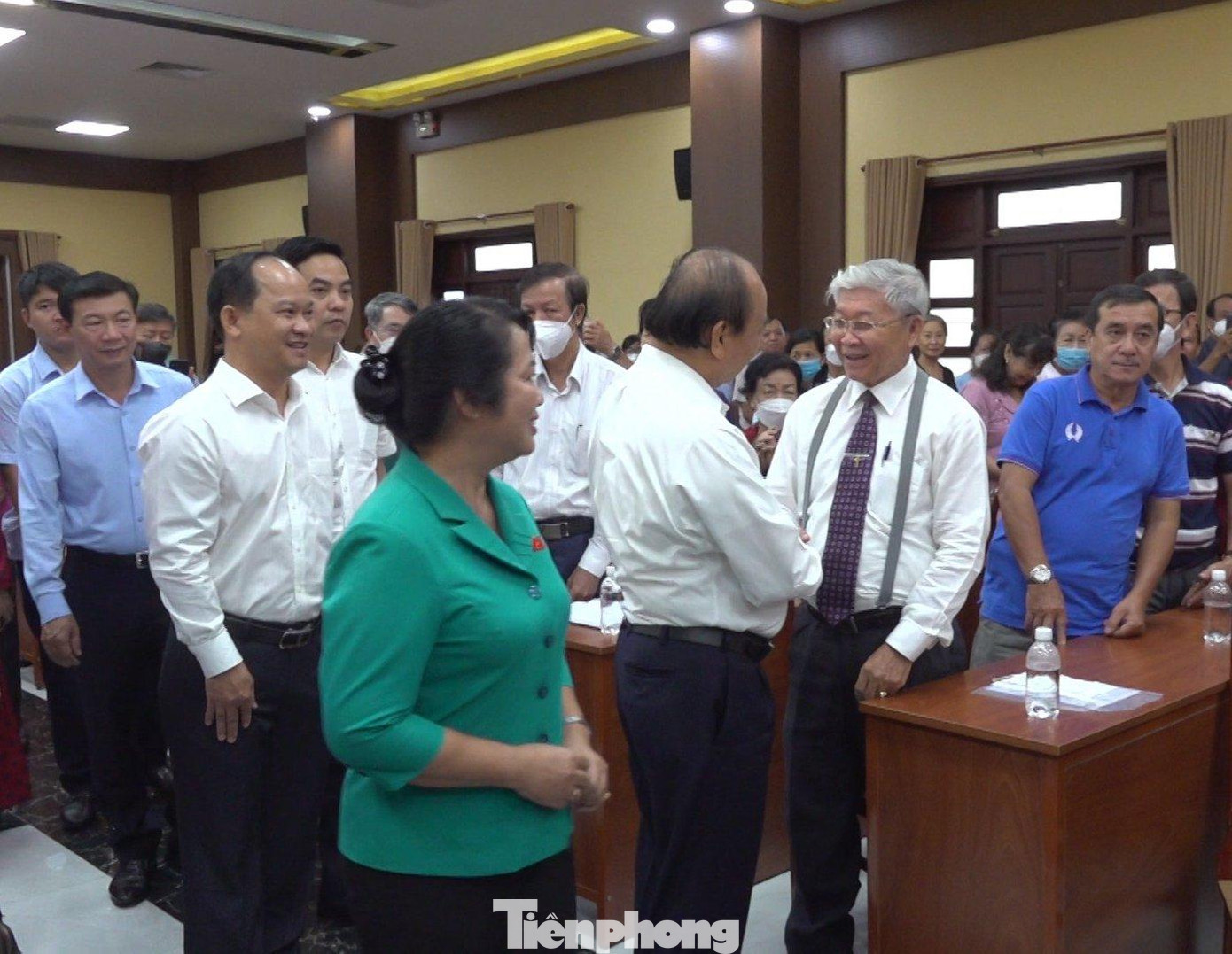 Cử tri quận 1 nêu nhiều ý kiến liên quan đến môi trường, bạo lực gia đình, chính sách cho ngành y tế.