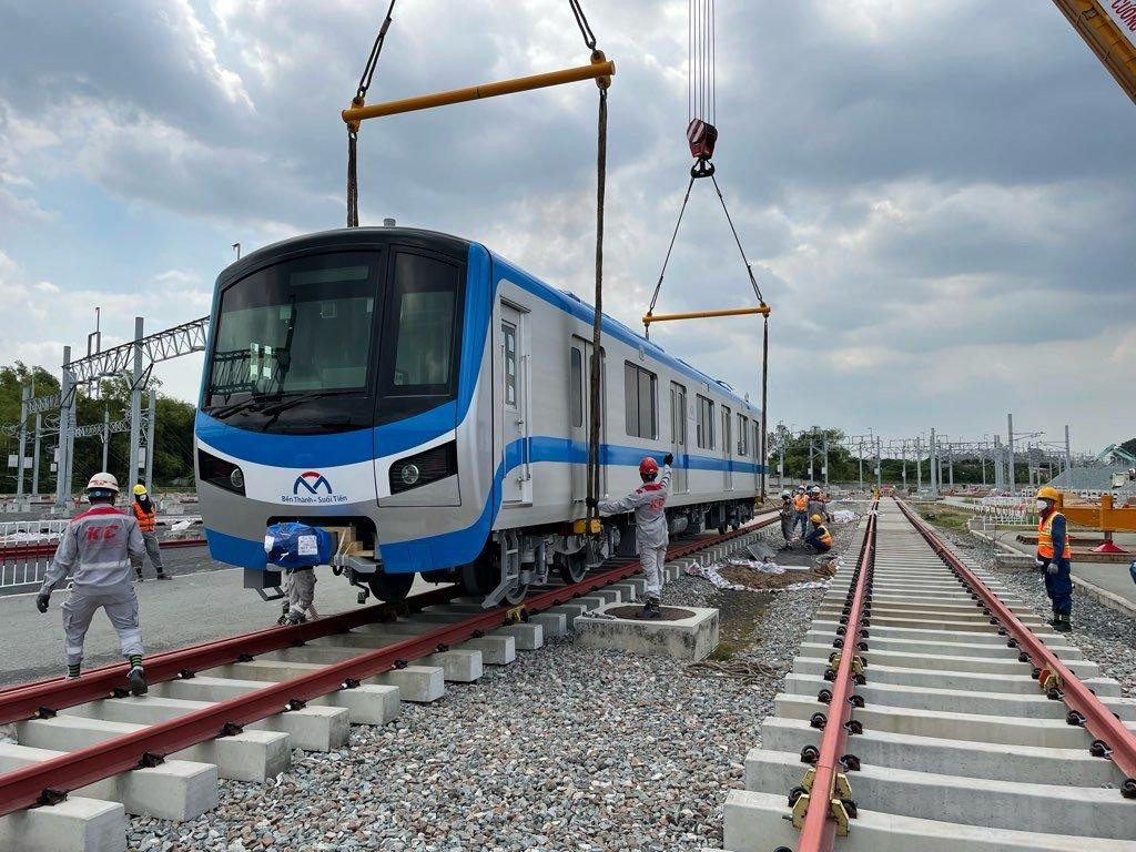 Việc vướng mắc kinh phí hoạt động của HURC1 làm ảnh hưởng đến công tác chuẩn bị vận hành tuyến metro 1. Việc vướng mắc kinh phí hoạt động của HURC1 làm ảnh hưởng đến công tác chuẩn bị vận hành tuyến metro 1.