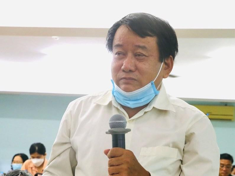 Cử tri quận 6, TPHCM phát biểu tại buổi tiếp xúc với ĐBQH.