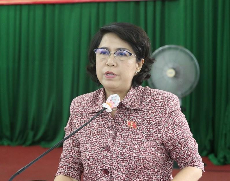 Bà Tô Thị Bích Châu phát biểu tại buổi tiếp xúc cử tri. Ảnh: Thành ủy TPHCM