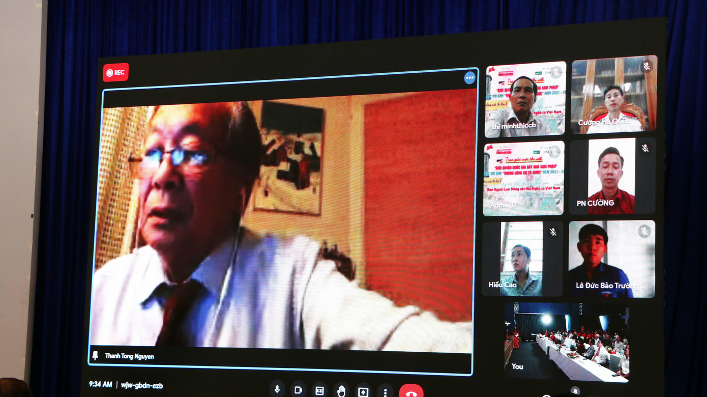 Tác giả Nguyễn Thanh Tòng - nguyên Phó Chủ tịch Hội Người Việt Nam giao lưu trực tuyến với chương trình từ Pháp. Tác giả Nguyễn Thanh Tòng - nguyên Phó Chủ tịch Hội Người Việt Nam giao lưu trực tuyến với chương trình từ Pháp.