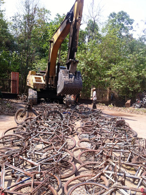 Tiêu hủy xe đạp thồ ở VQG Yok Đôn. Tiêu hủy xe đạp thồ ở VQG Yok Đôn