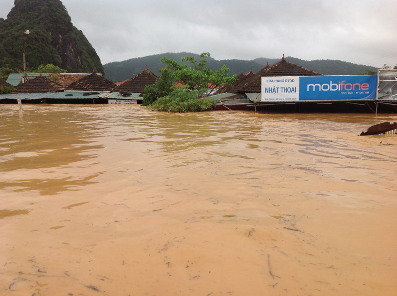 Ảnh chụp trên cầu Xuân Sơn, xã Sơn Trạch, huyện Bố Trạch. Ảnh: Hoàng Nam