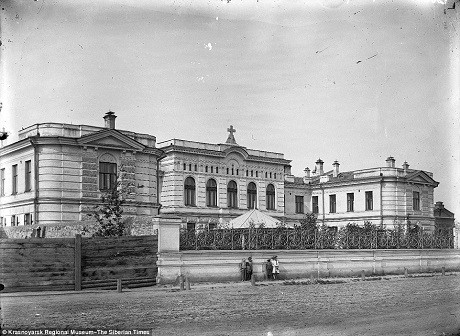 Giải mã bí ẩn về cô bé xuất hiện trong hàng loạt bức ảnh cổ ảnh 4