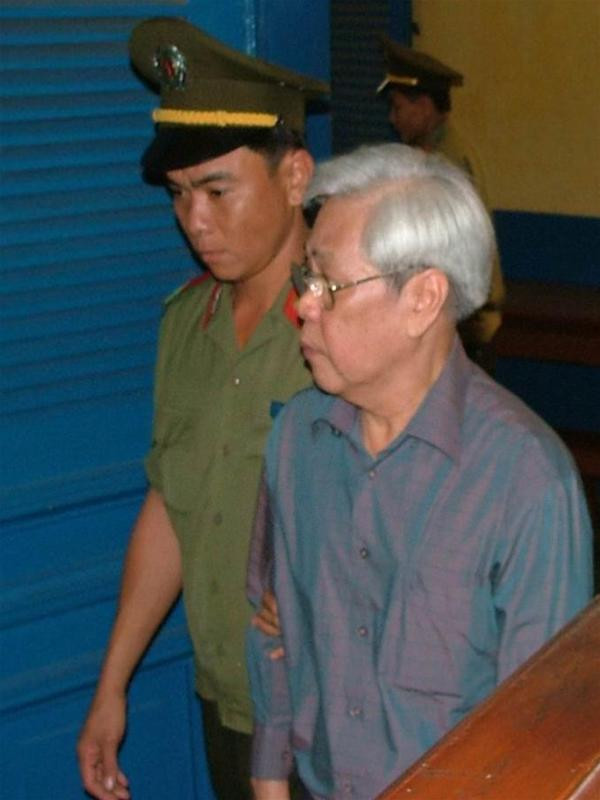 Trực tuyến : Phiên tòa xét xử vụ 'chạy' quota ảnh 2 Trực tuyến : Phiên tòa xét xử vụ 'chạy' quota ảnh 2