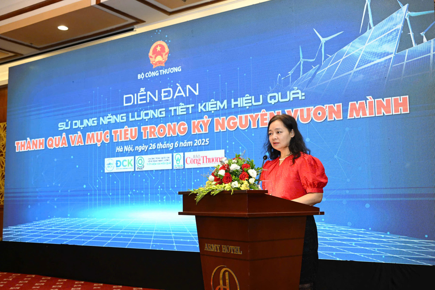 Cục trưởng Cục Đổi mới sáng tạo, chuyển đổi xanh và Khuyến công Nguyễn Thị Lâm Giang chia sẻ tại diễn đàn