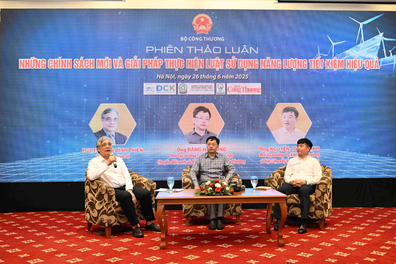 Các đại biểu chia sẻ về những điểm mới của Luật Sử dụng năng lượng tiết kiệm và hiệu quả (sửa đổi) tại Diễn đàn