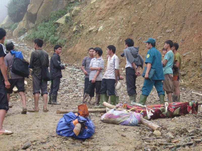 Trong đó, gia đình bị mất nhiều người nhất là gia đình của anh Hảng Tống Chua (mất cả vợ chồng và con trai cả: chồng Hảng Tống Chua, vợ Thào Thị Của, con trai Hảng A Giàng). Hiện gia đình anh Chua chỉ còn một con dâu và con gái nhỏ