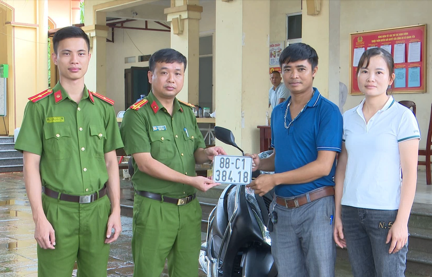 Cải cách thủ tục cấp BKS xe rút ngắn được người dân ủng hộ.