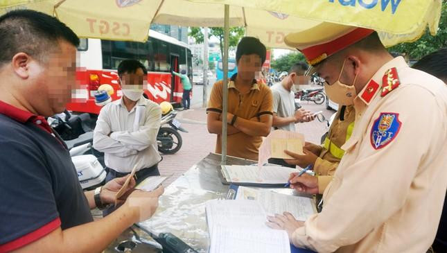 Đề xuất CSGT không cần chào người thiếu văn hoá.