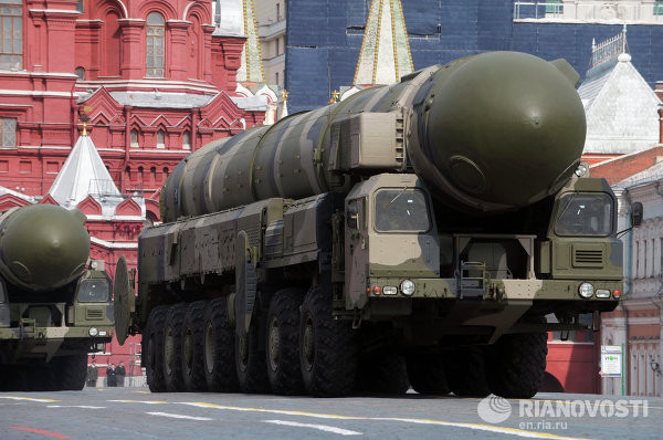 Tên lửa Topol-M diễu hành qua Quảng trường Đỏ trong Ngày chiến thắng 