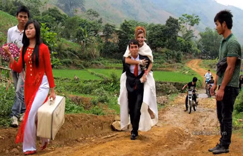 Cô dâu, chú rể hạnh phúc trong ngày vui trăm năm của mình