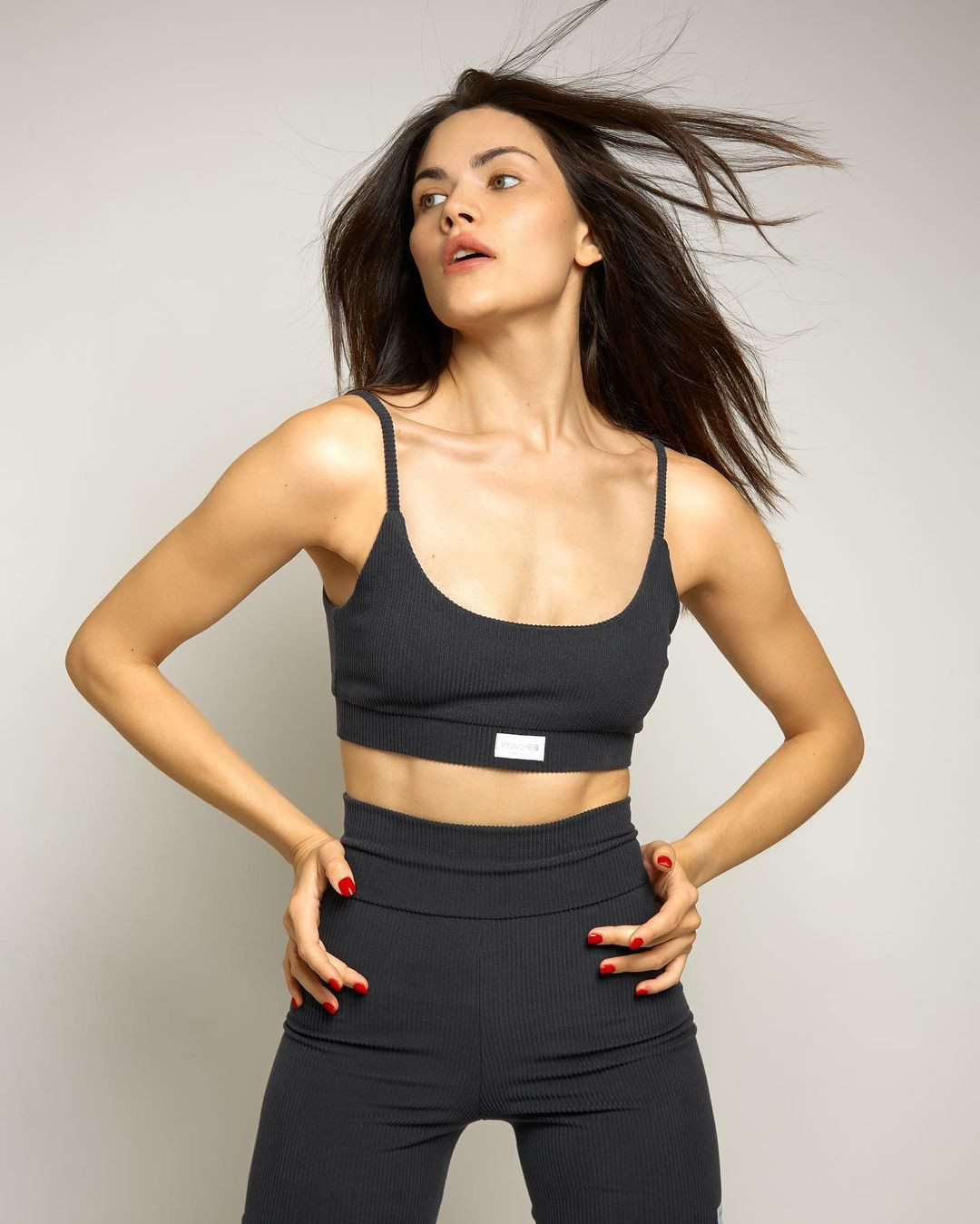 Kỹ năng tạo dáng, biểu cảm ấn tượng của Nigina được xem là thế mạnh của cô khi tham gia các cuộc thi sắc đẹp quốc tế.