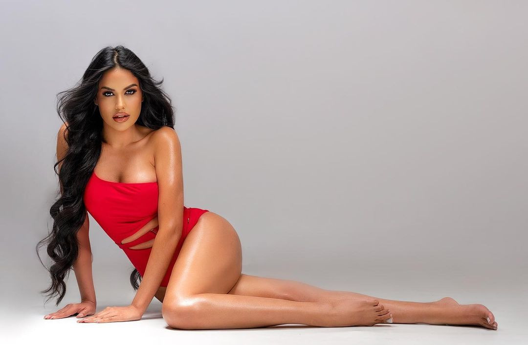 Cô được đánh giá cao về sắc vóc cũng như kỹ năng trình diễn catwalk, biểu cảm trước ống kính. Đây được xem là lợi thế của người đẹp trên đấu trường nhan sắc quốc tế.