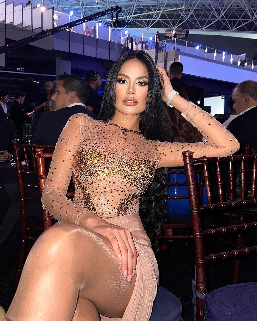 Zaren Loyo có kinh nghiệm thi sắc đẹp ấn tượng. Cô từng đại diện bang Lara tại cuộc thi Hoa hậu Venezuela 2022 nhưng không giành thành tích.