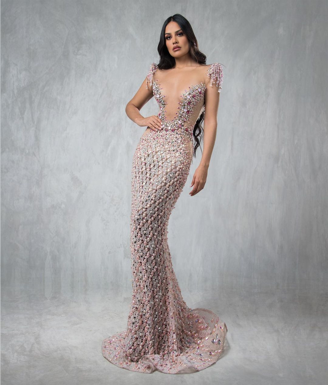 Cô hiện là người mẫu chuyên nghiệp nổi tiếng ở quê nhà.