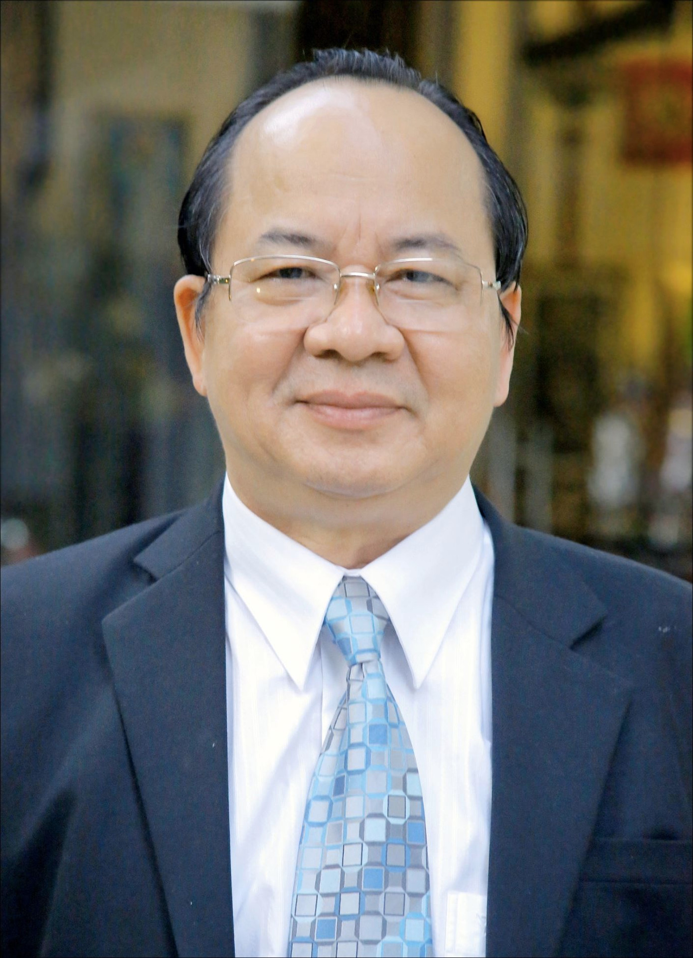 GS.VS.Hoàng Quang Thuận: Viện trưởng Viện Công nghệ Viễn thông - Viện Hàn Lâm Khoa học và Công nghệ Việt Nam, Chủ tịch Hội đồng Sáng lập Tổ chức Kỷ lục Việt Nam (VietKings), Phó Chủ tịch thường trực TW Hội Kỷ lục gia Việt Nam.