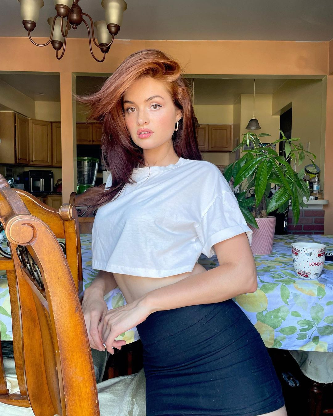 Cam hiện sống ở Mỹ cùng con gái. Cô làm người mẫu cho các thương hiệu thời trang ở Mỹ.