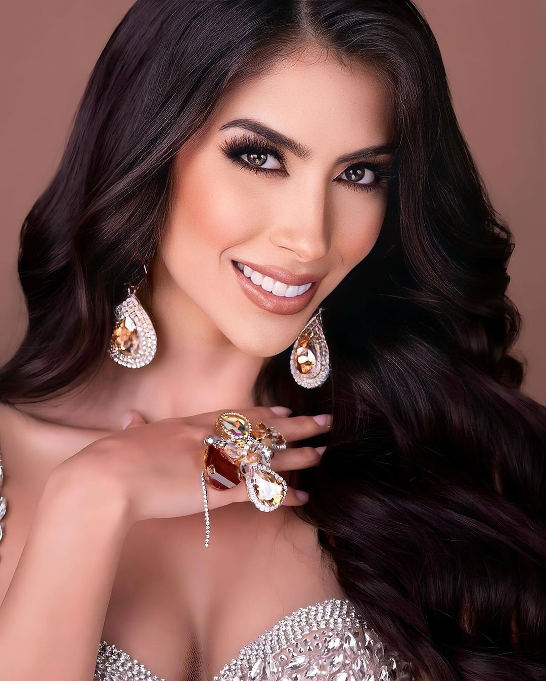 Tania Estrada là gương mặt quen thuộc với giới sắc đẹp Mexico. Nhiều khán giả ủng hộ người đẹp khi cô có cơ hội đến với đấu trường sắc đẹp Miss Grand International.