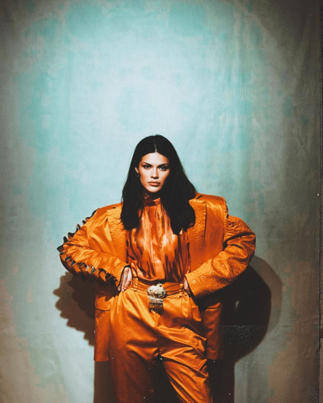 Người đẹp chia sẻ cô là phụ nữ mạnh mẽ, độc lập, dám ước mơ và tham vọng. Cô cho rằng ưu điểm lớn nhất của mình là sự tự tin.