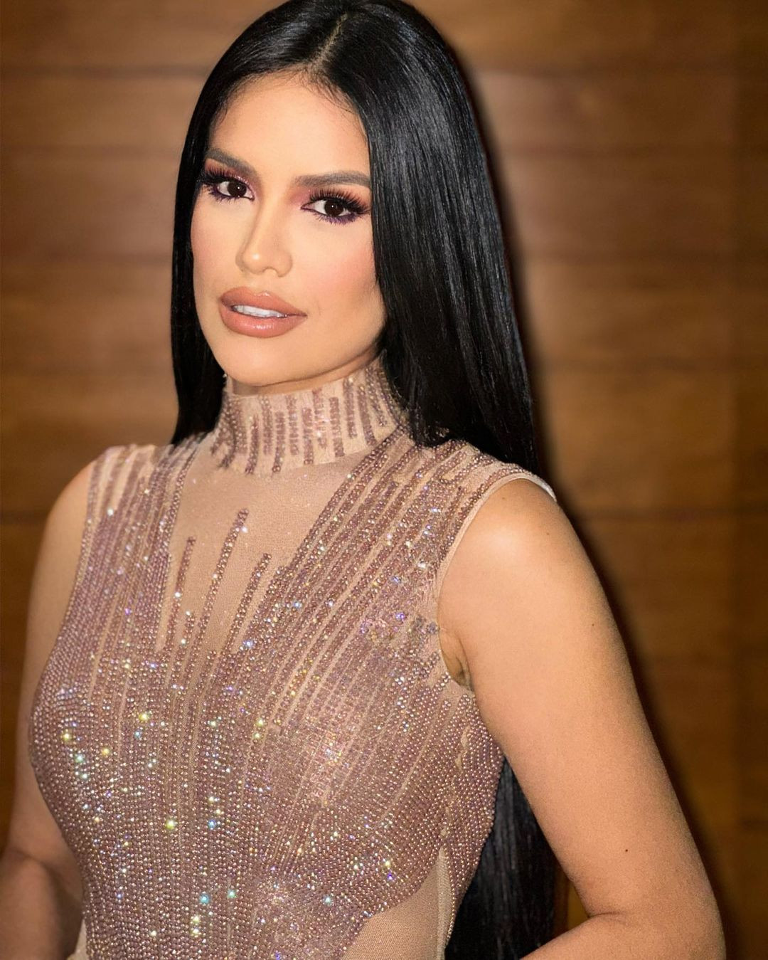 Ngày 27/8, người đẹp Zaren Loyo đã được bổ nhiệm thành Miss Cosmo Venezuela 2024. Cô giành quyền đại diện cường quốc sắc đẹp Venezuela tại Miss Cosmo 2024, dự kiến tổ chức ở Việt Nam vào tháng 9.