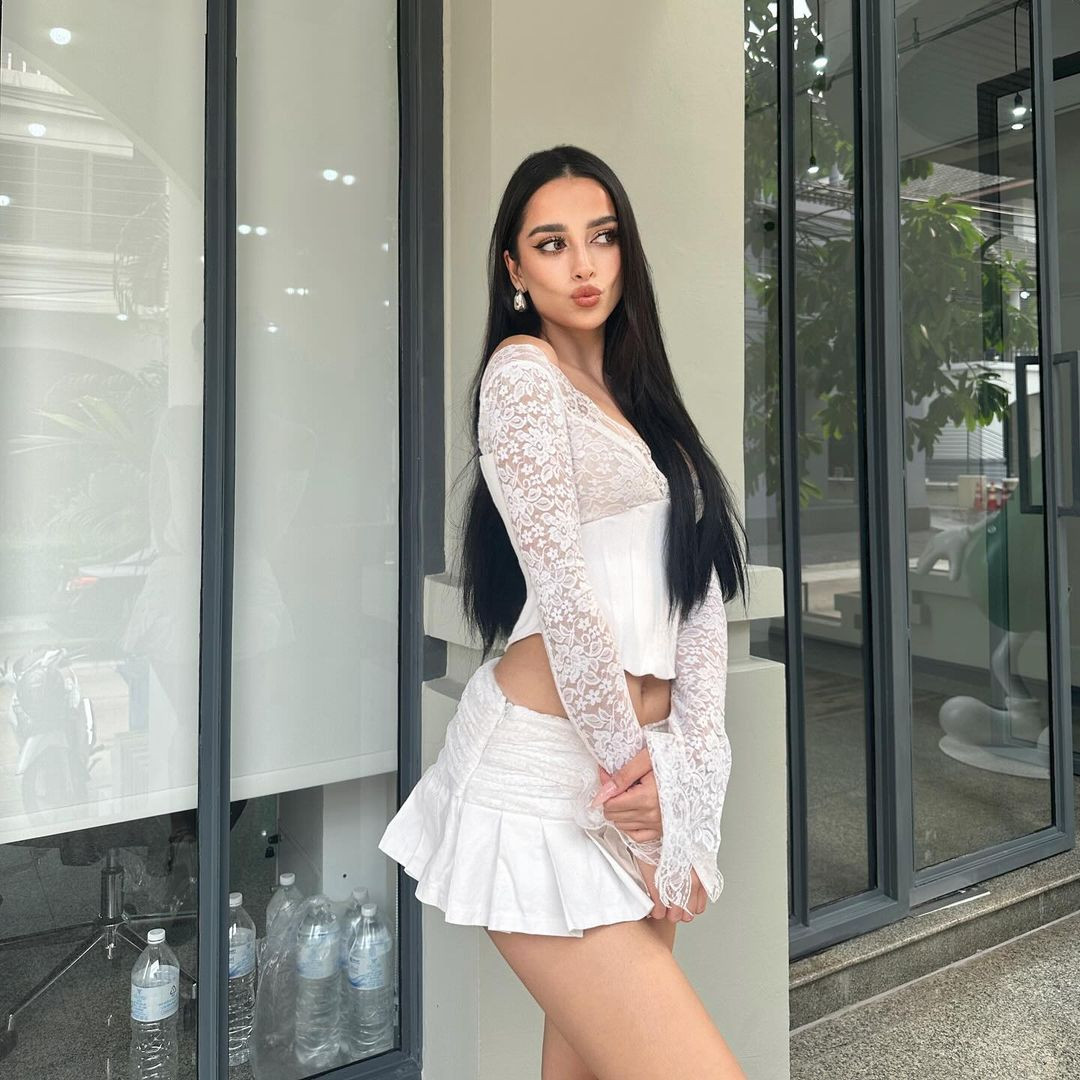 Năm ngoái đại diện Anh tại Hoa hậu Hòa bình Quốc tế 2023 tổ chức ở Việt Nam là người đẹp Chloe Ellman - Baker nhưng không giành thành tích.