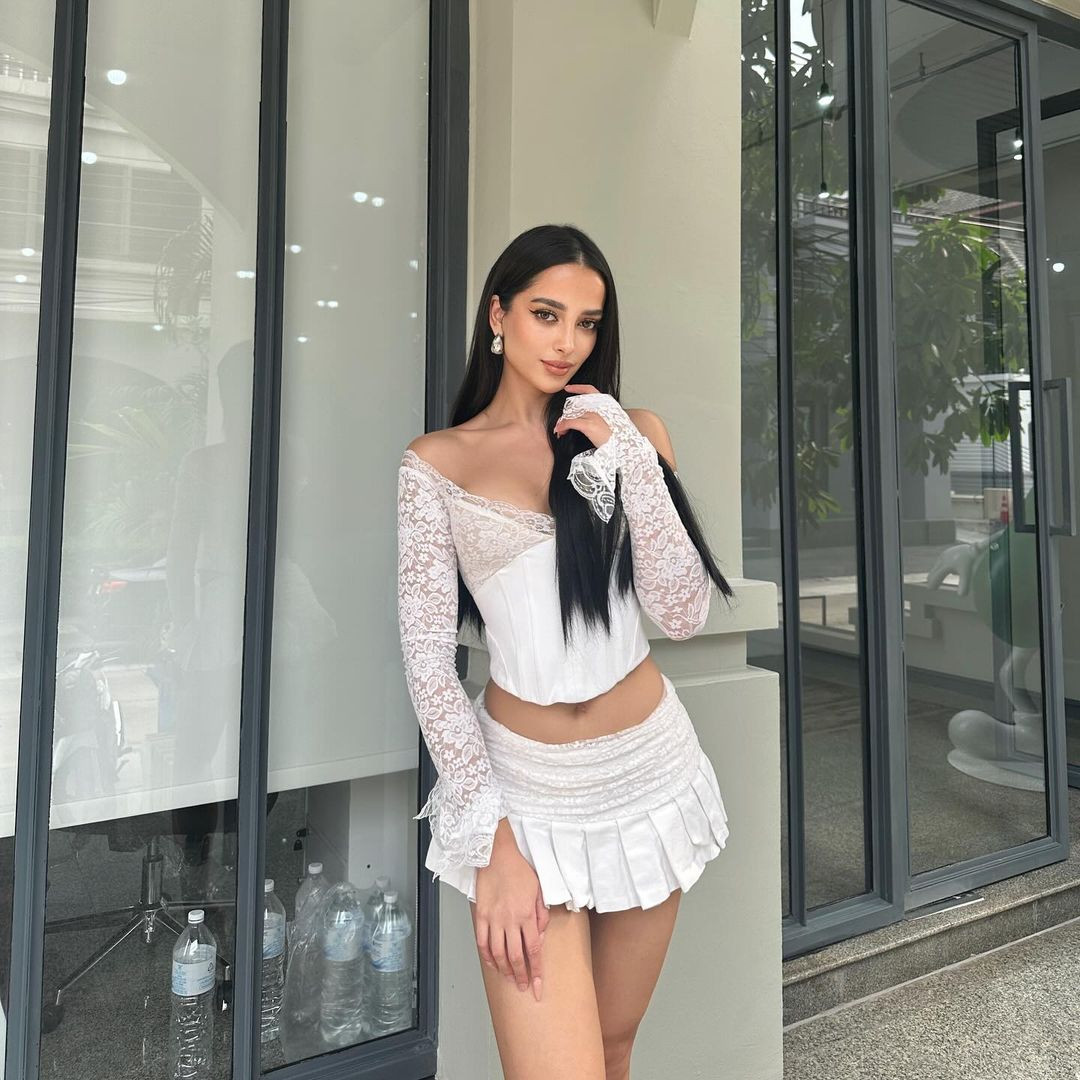 Năm ngoái đại diện Anh tại Hoa hậu Hòa bình Quốc tế 2023 tổ chức ở Việt Nam là người đẹp Chloe Ellman - Baker nhưng không giành thành tích.