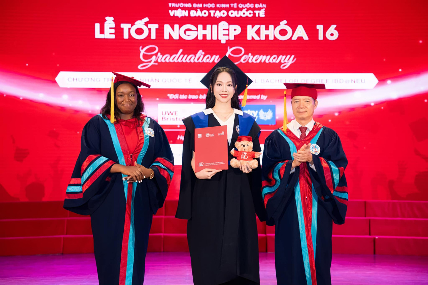 Á hậu Trịnh Thùy Linh là sinh viên Lớp I16A1 khóa 62, ngành Kinh doanh và Marketing, Viện đào tạo Quốc tế - Chương trình cử nhân quốc tế (IBD) tại Đại học Kinh tế Quốc dân.