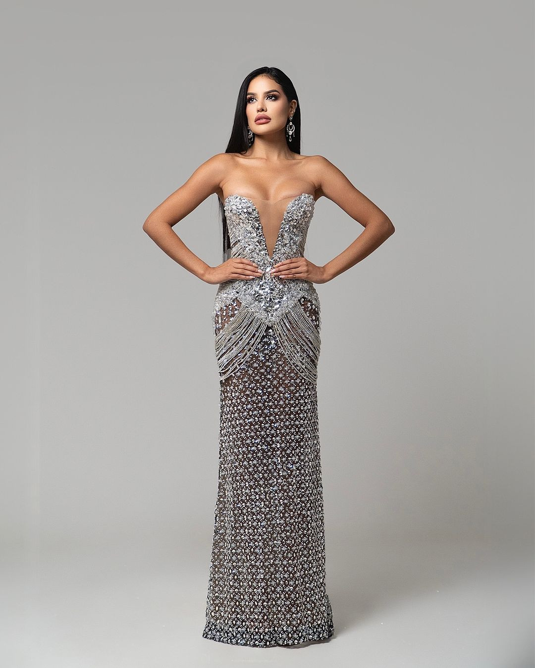 Zaren đã tốt nghiệp chuyên ngành Thiết kế thời trang và Truyền thông xã hội. Người đẹp đặt mục tiêu mở công ty thiết kế thời trang riêng.