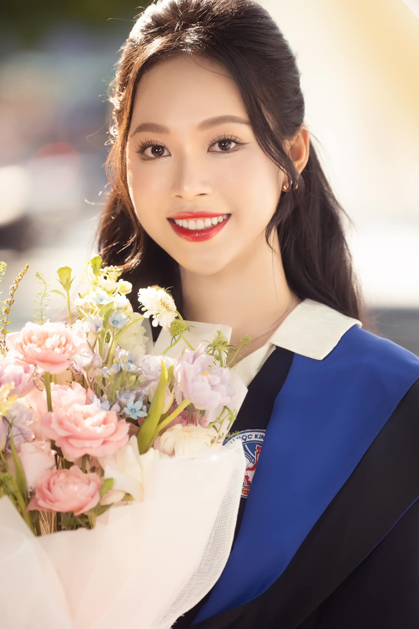 Thùy Linh cho biết gia đình đã dành nhiều sự quan tâm cho việc học tập của cô. Người đẹp nói gia đình luôn là động lực to lớn để cô chinh phục những thử thách trong cuộc sống cũng như học tập.