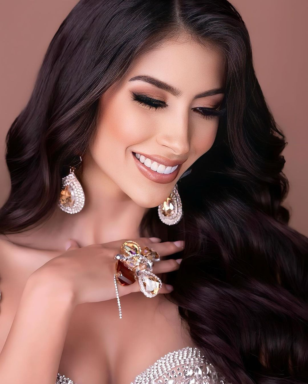 Tania Estrada là gương mặt quen thuộc với giới sắc đẹp Mexico. Nhiều khán giả ủng hộ người đẹp khi cô có cơ hội đến với đấu trường sắc đẹp Miss Grand International.