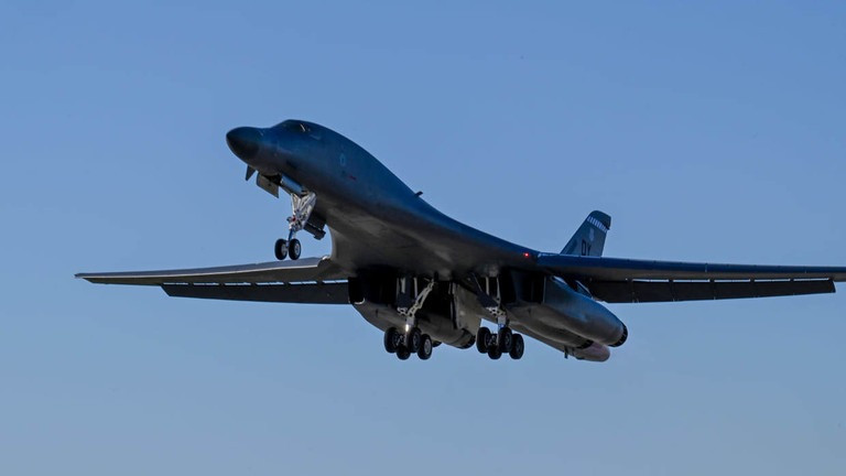 Máy bay ném bom chiến lược B-1B Lancer. Ảnh: Không quân Mỹ Máy bay ném bom chiến lược B-1B Lancer. Ảnh: Không quân Mỹ