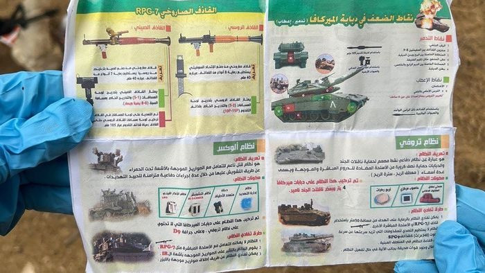 Tài liệu về các loại phương tiện và vũ khí của Israel. Ảnh: WSJ Tài liệu về các loại phương tiện và vũ khí của Israel. Ảnh: WSJ