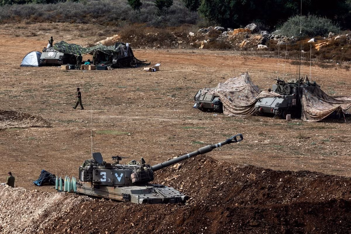 Xe tăng Israel gần biên giới Libăng ngày 9/10. Ảnh: CNN Xe tăng Israel gần biên giới Libăng ngày 9/10. Ảnh: CNN