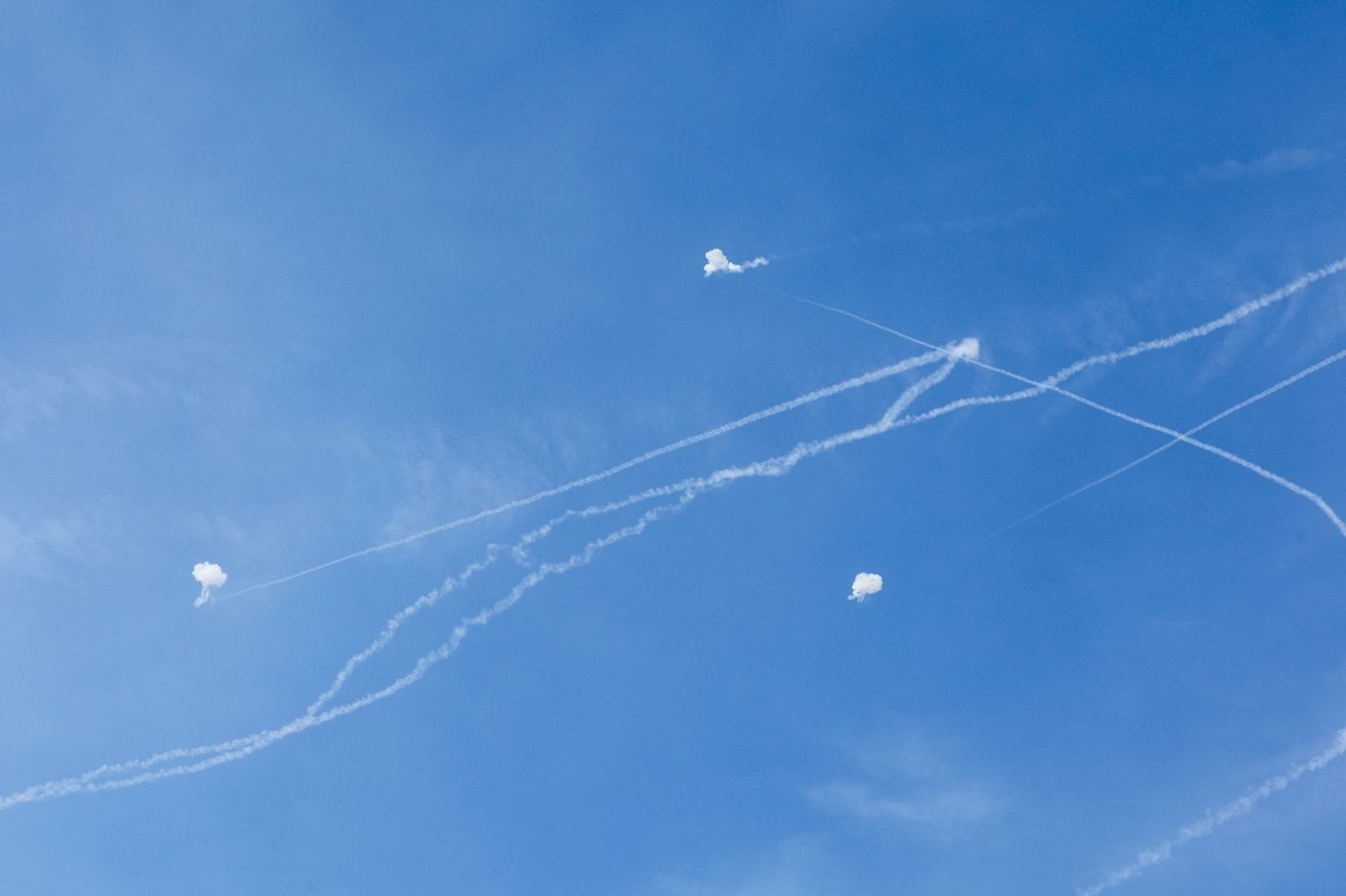 Hệ thống Vòm Sắt hoạt động liên tục ở Israel. Ảnh: Reuters