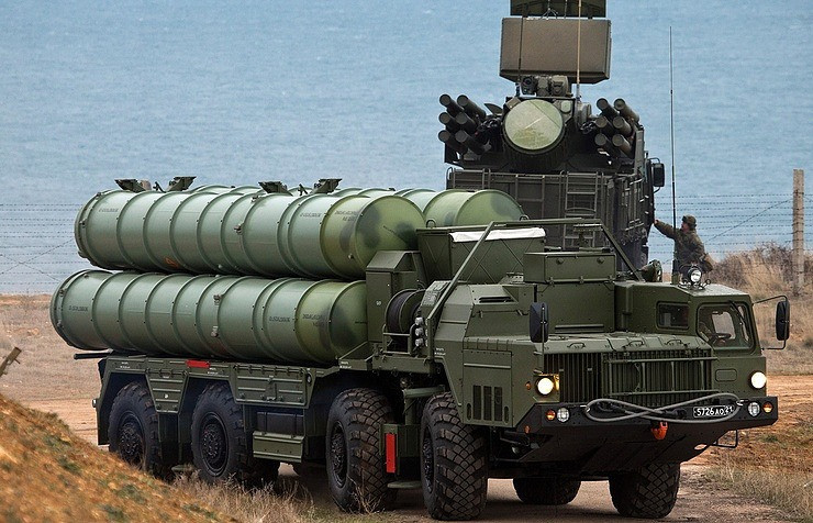 Tổ hợp phòng không S-400. Ảnh: Tass Tổ hợp phòng không S-400. Ảnh: Tass