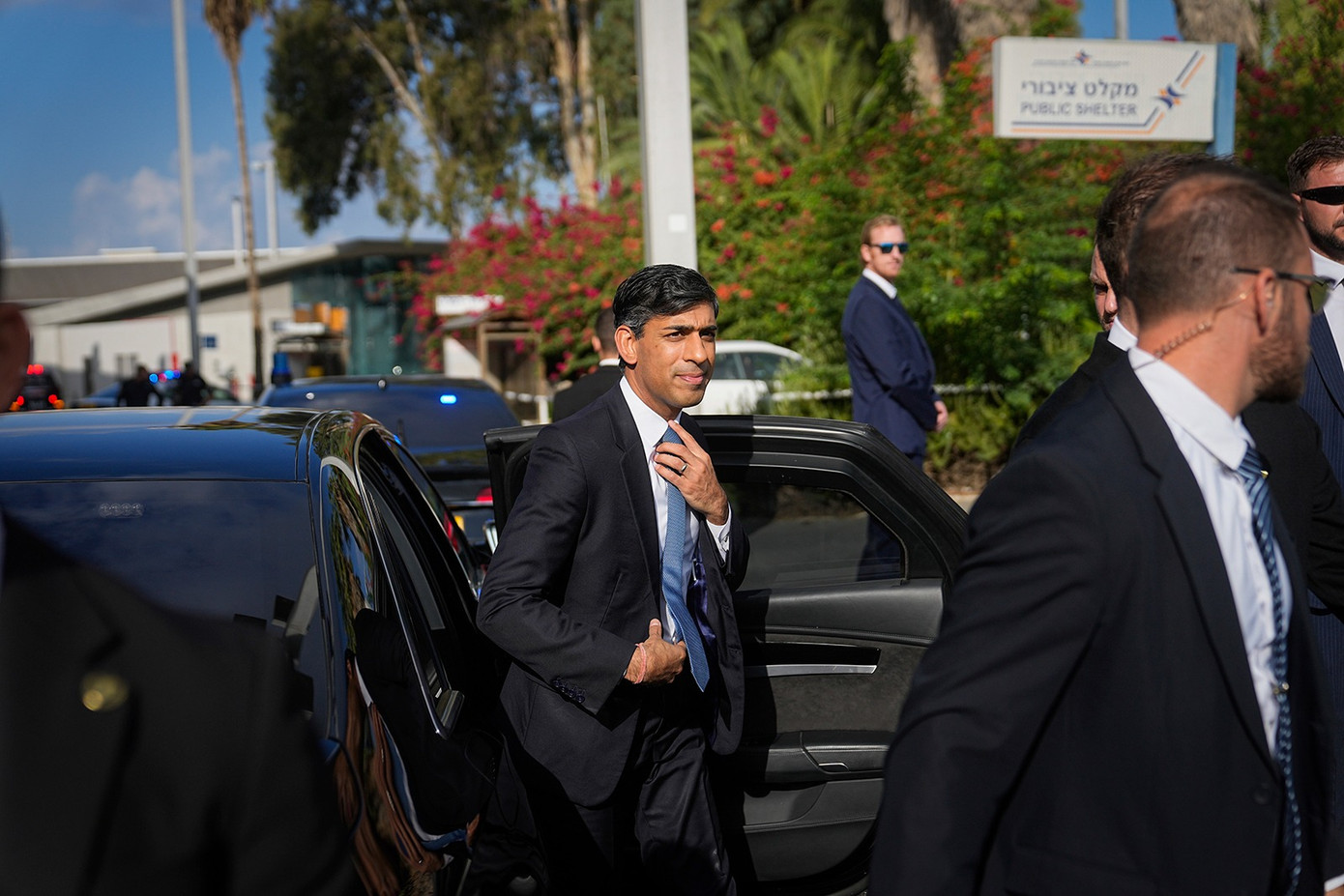 Ông Sunak đến Israel ngày 19/10. Ảnh: AP Ông Sunak đến Israel ngày 19/10. Ảnh: AP