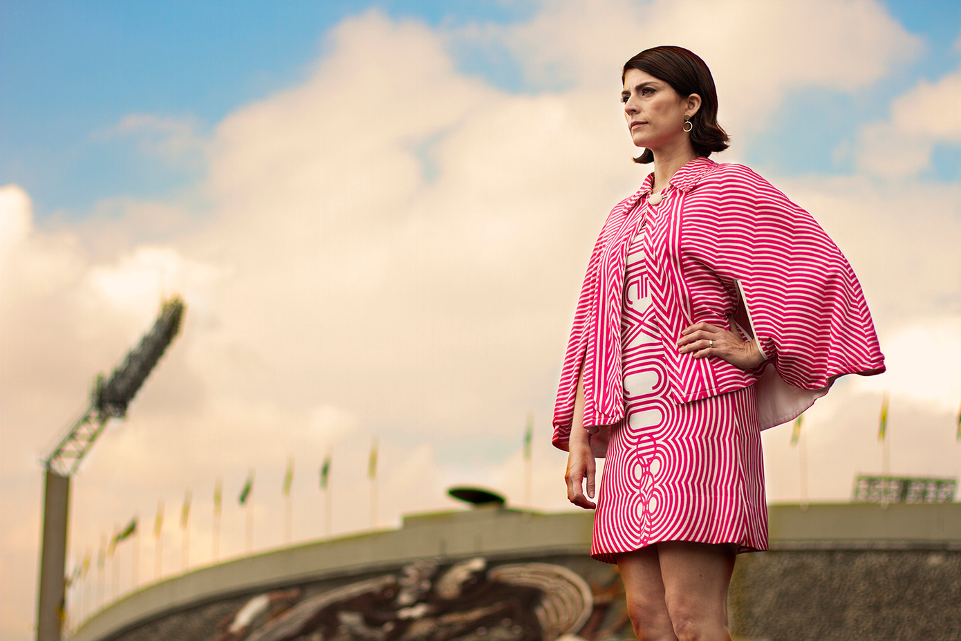 Bộ đồng phục lấy cảm hứng từ nghệ thuật bản địa cùng với những ảnh hưởng của phong trào Hippie đình đám nhất thập niên 60.