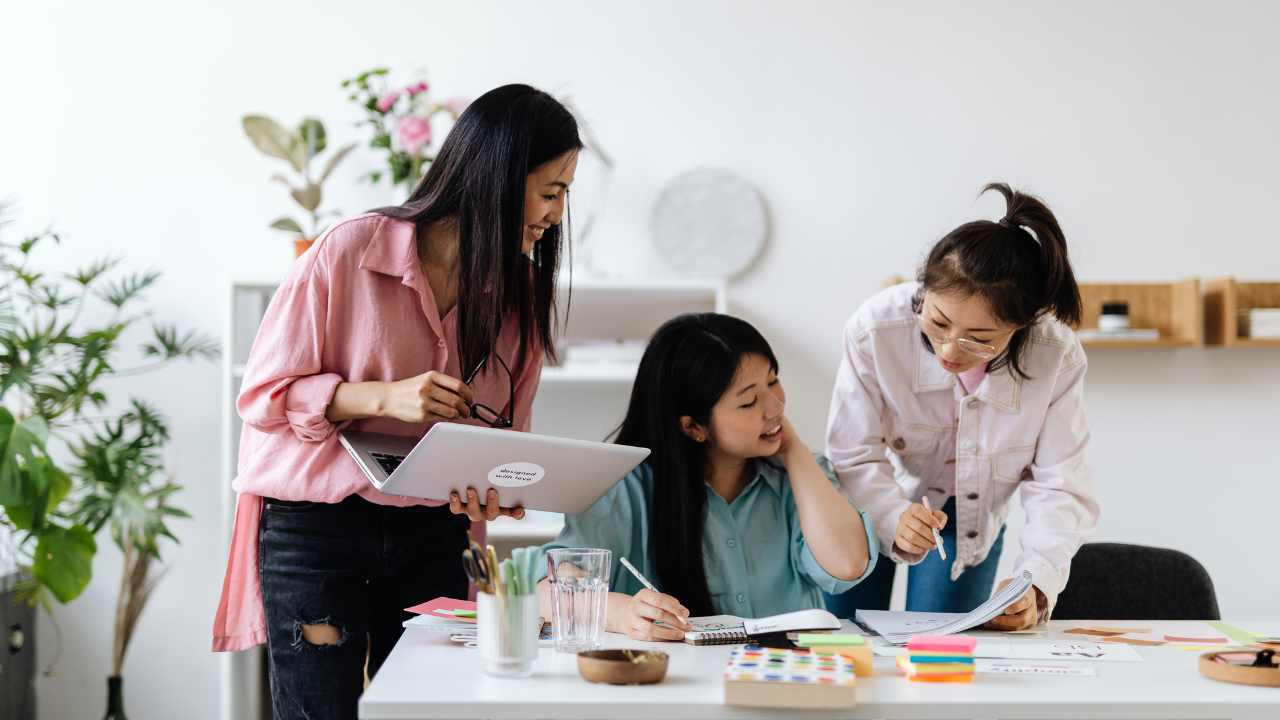 Đôi khi không cần phải thuộc lòng toàn bộ, chỉ cần nhớ những ý chính để đảm bảo không sót bất kì gạch đầu dòng nào. Đôi khi không cần phải thuộc lòng toàn bộ, chỉ cần nhớ những ý chính để đảm bảo không sót bất kì gạch đầu dòng nào.