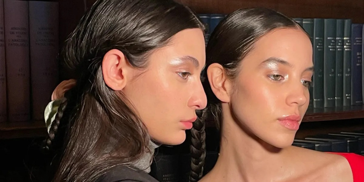 Những sản phẩm phấn mắt, phấn bắt sáng, hiệu ứng glitter lấp lánh đang được ưu ái. Những sản phẩm phấn mắt, phấn bắt sáng, hiệu ứng glitter lấp lánh đang được ưu ái.