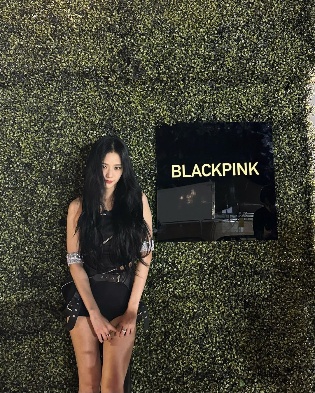 Bộ đồ đen đẹp tuyệt vời của Jisoo trong buổi biểu diễn tại Hyde Park. Bộ đồ đen đẹp tuyệt vời của Jisoo trong buổi biểu diễn tại Hyde Park.