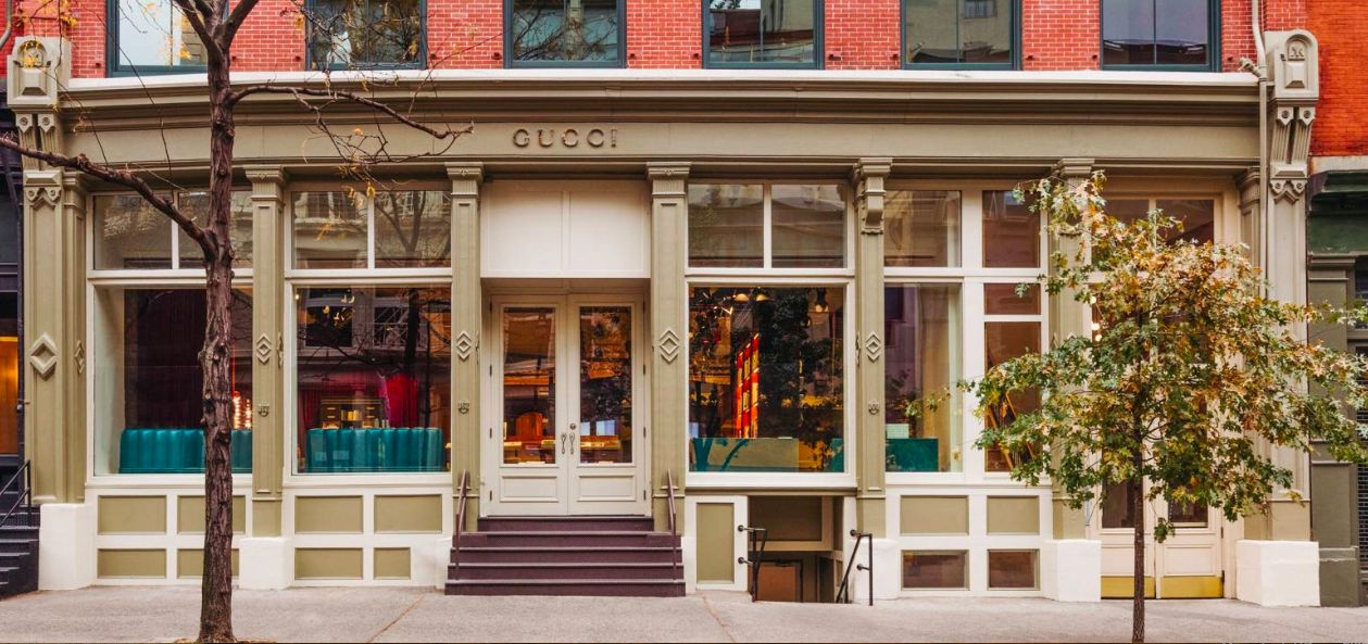 Gucci Wooster tọa lạc tại New York, nơi người ta có thể đắm chìm vào những trang sách hay.