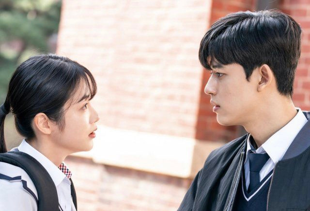 Mối quan tâm của chúng ta đối với những câu chuyện tình cảm kiểu này không chỉ dừng lại ở phạm vi tiểu thuyết hay trong trí tưởng tượng, mà đó còn là điều mà mọi người muốn thể hiện trong cuộc sống thực của mình.