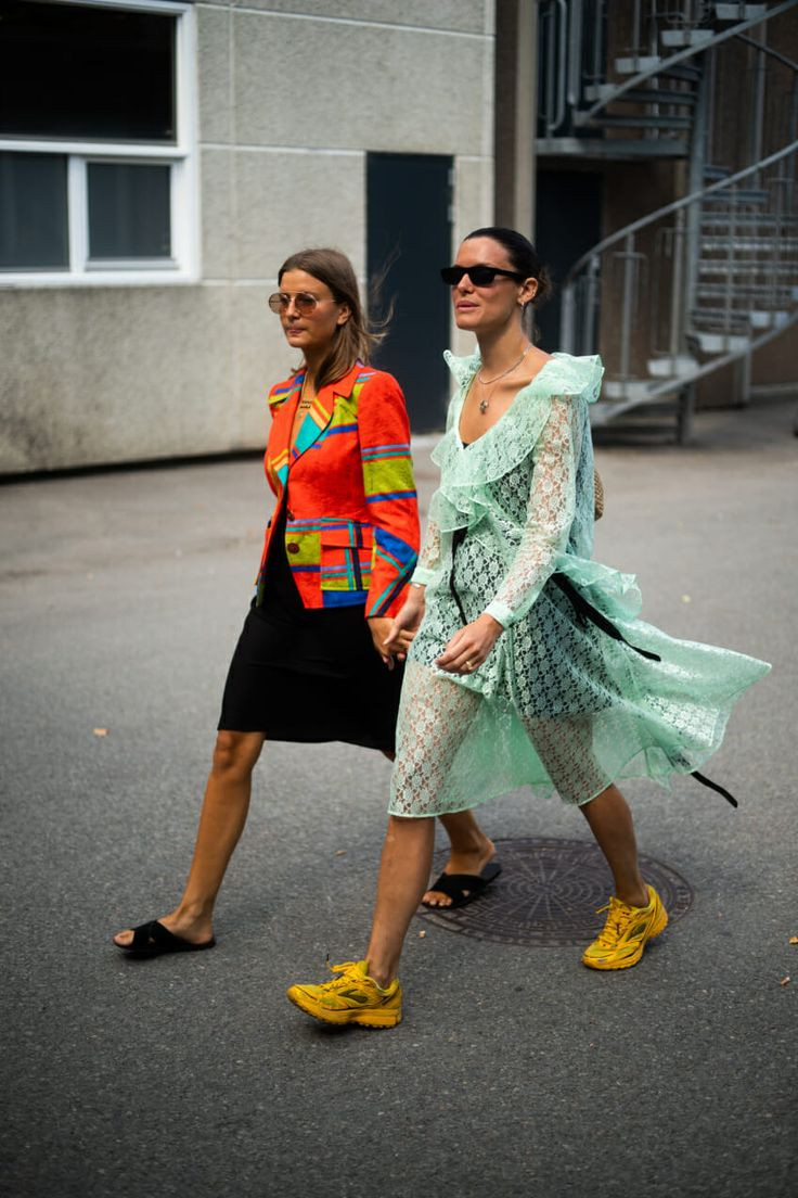 Các cung Song Ngư, Bò Cạp và Cự Giải dường như có cùng sở thích lựa chọn trang phục từ các loại vải mềm mại, bồng bềnh, mang lại sự thoải mái về mặt cảm xúc và thể chất.