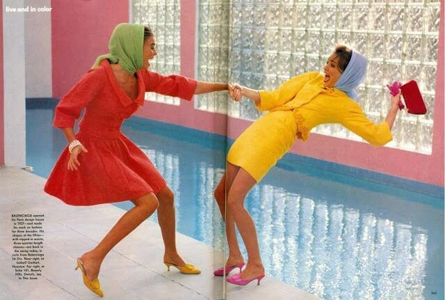 Thời trang thập niên 60 mang đến cho các nàng một tinh thần vui tươi. Thời trang thập niên 60 mang đến cho các nàng một tinh thần vui tươi.