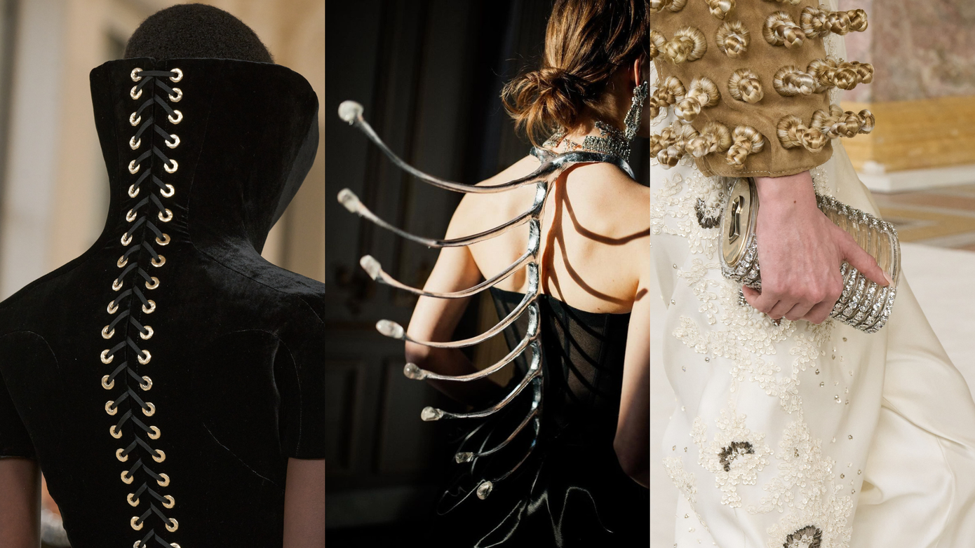 Những chiếc váy được hoàn thiện bằng một cột sống 3D lấy cảm hứng từ chiếc váy bộ xương cực đoan năm 1938 của Elsa Schiaparelli. Những chiếc váy được hoàn thiện bằng một cột sống 3D lấy cảm hứng từ chiếc váy bộ xương cực đoan năm 1938 của Elsa Schiaparelli.