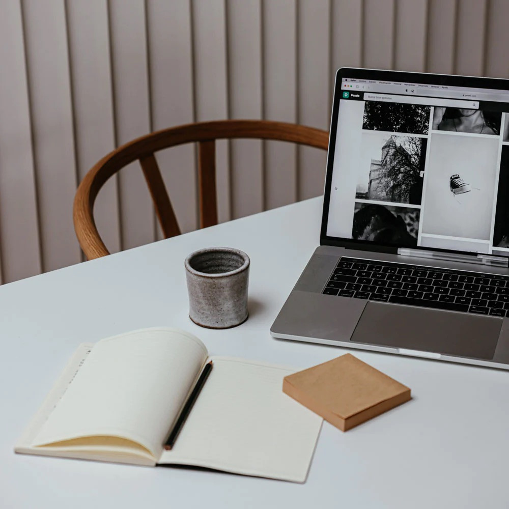 Trên toàn thế giới, mọi người đang tìm cách tránh xa màn hình bằng cách thực hiện một cuộc cách mạng “social detox”. Trên toàn thế giới, mọi người đang tìm cách tránh xa màn hình bằng cách thực hiện một cuộc cách mạng “social detox”.