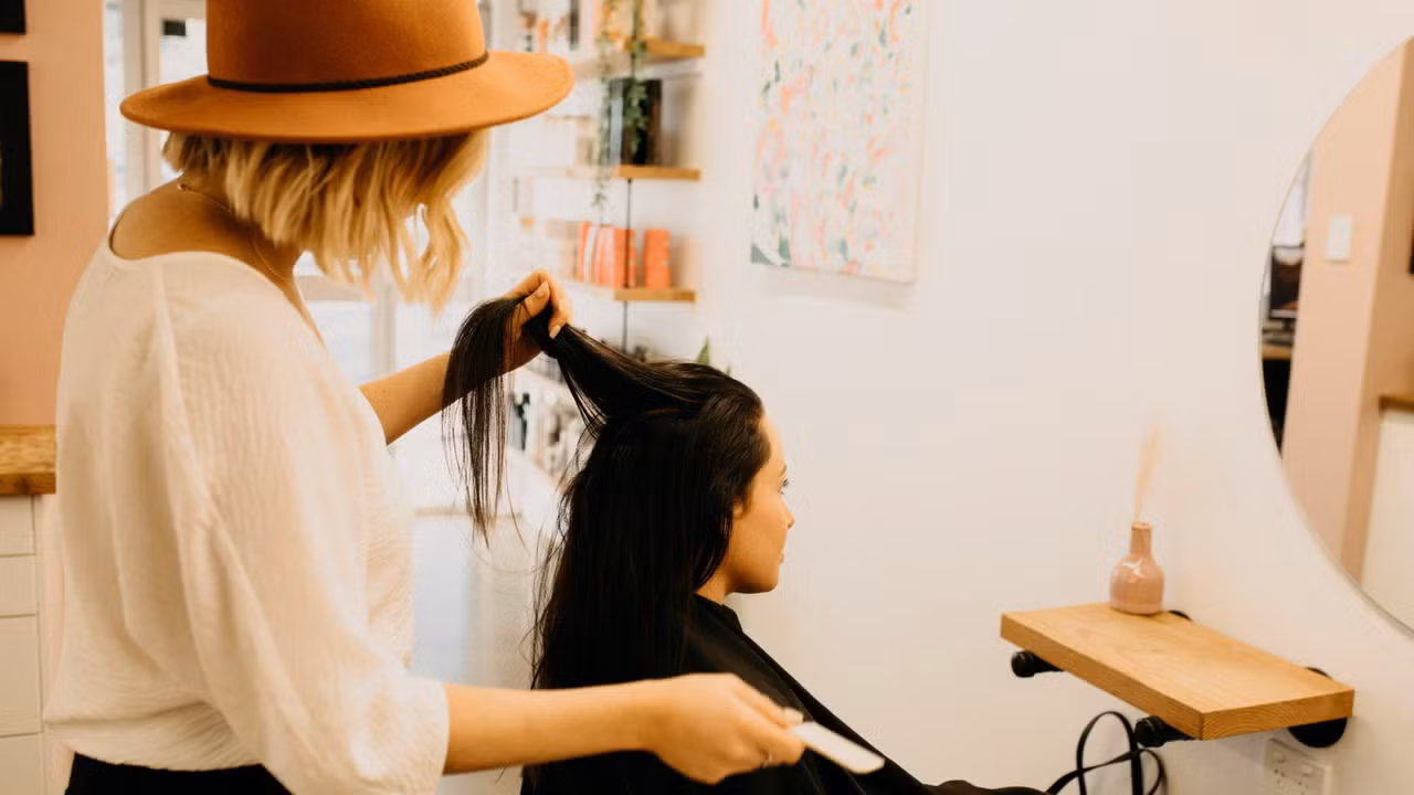 Một kiểu tóc đối với bạn là đẹp nhưng chưa chắc đã hợp với gương mặt và làn da của bạn.